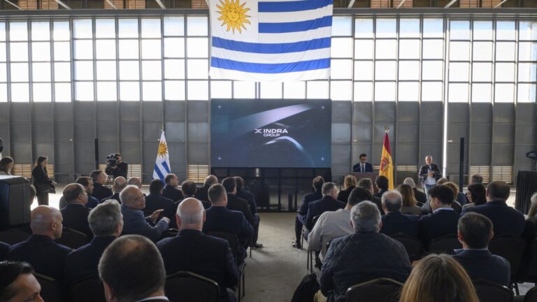 Uruguay: de receptor de soporte a hub tecnológico para sistemas críticos de defensa y tráfico aéreo en el Cono Sur